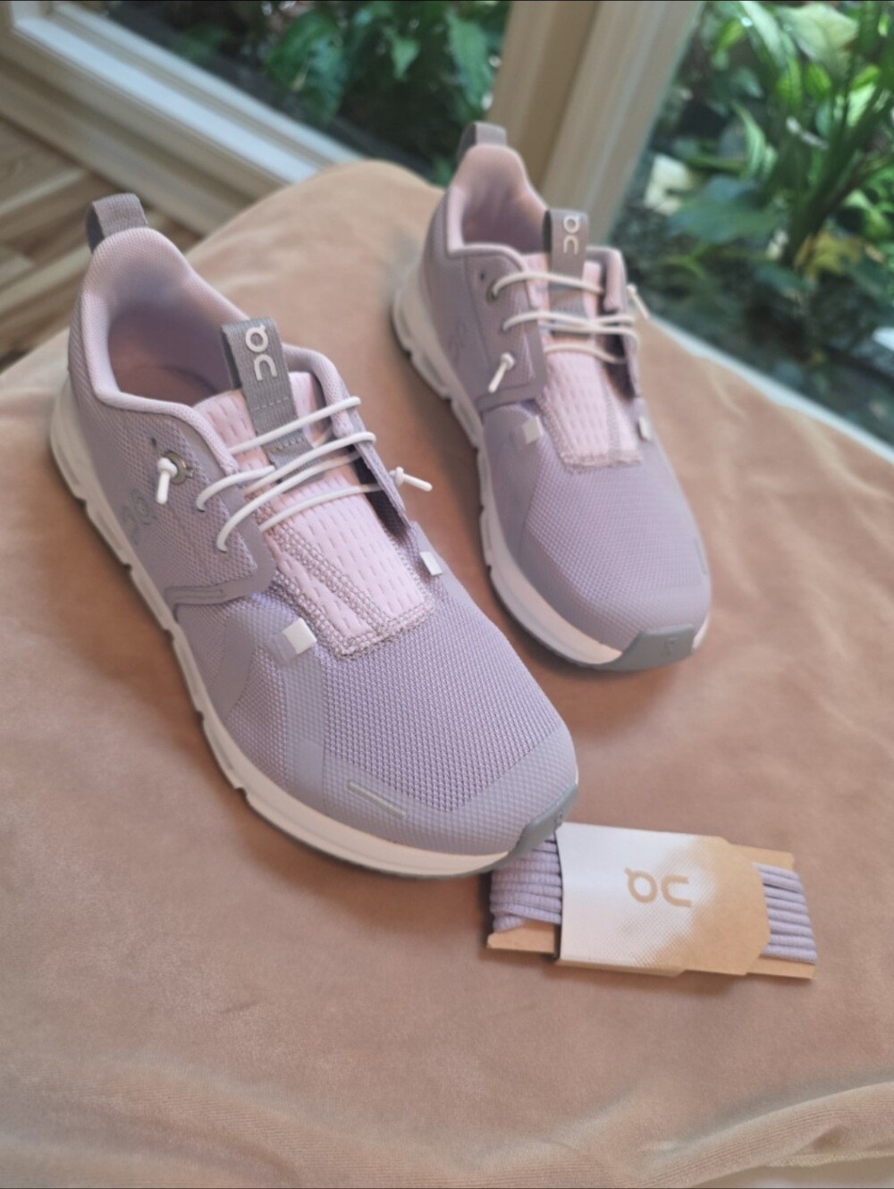 New With Tags Girls OnCloud Lavender Cloudsky Shoes Size 4.5